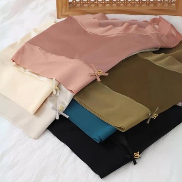 NWT Silky High-Waist Seamless Briefs With Scalloped Edges - Street Size XS/S - Picture 2 of 7